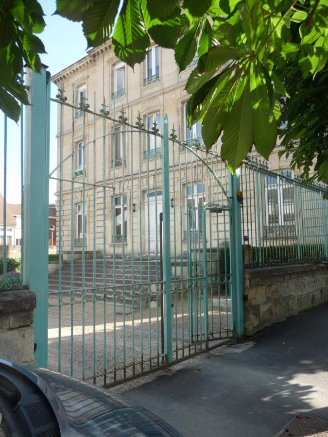 Studio Dans Charmante Batisse De Maitre Compiegnoise Компьень Экстерьер фото